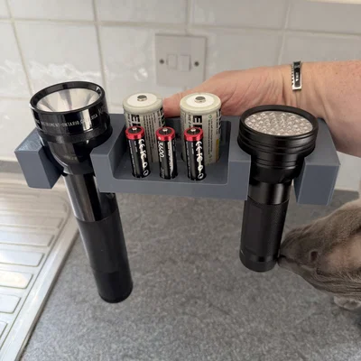 Giá Treo Đèn Pin Maglite và Đèn UV Đa Năng Có Ngăn Chứa Pin