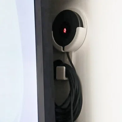 Giá treo micro và cáp Logitech Meetup in 3D gọn gàng
