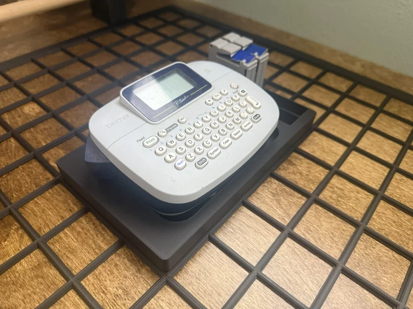 Khay đựng máy in nhãn Brother P-Touch M95 hệ Gridfinity gọn gàng - Image 2