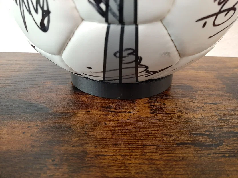 Đế đỡ trưng bày bóng đá (Ball-holder) giúp cố định bóng gọn gàng - Image 1