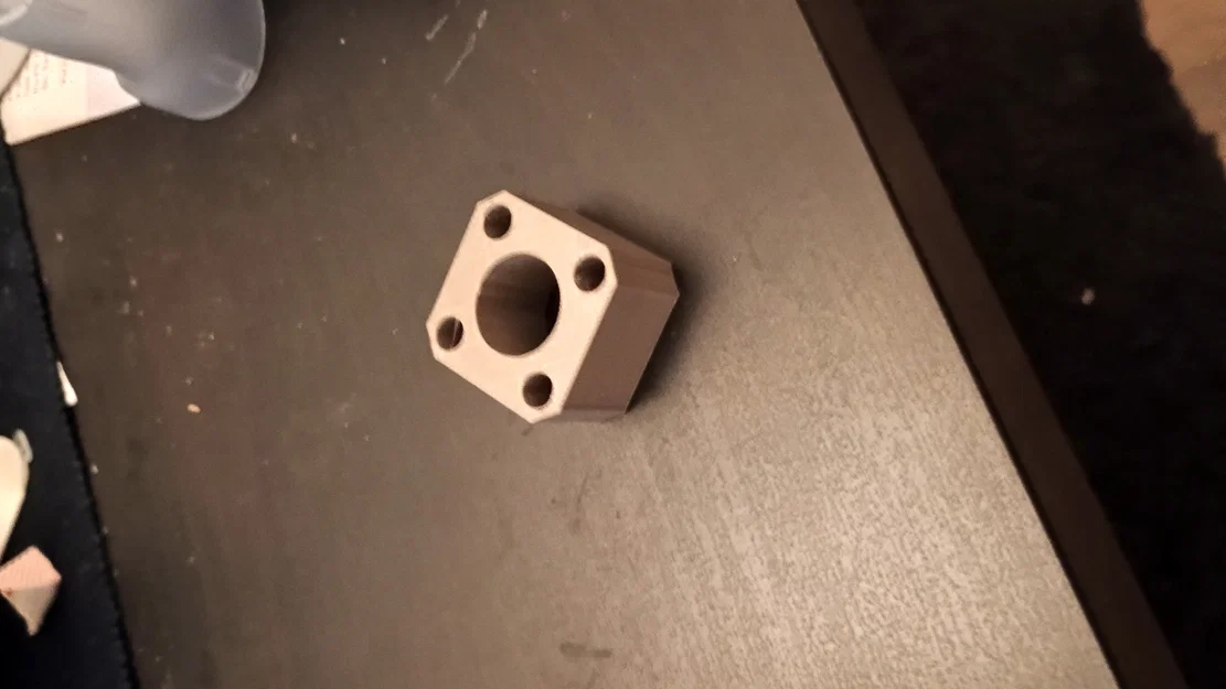 Bộ chuyển đổi lõi cuộn nhựa 3D (Redukce na cívku WF1) chính xác - Image 1