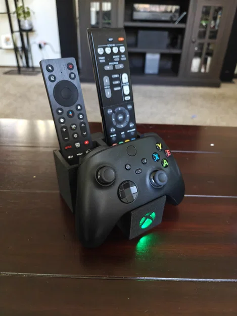 Giá đỡ tay cầm Xbox kèm khe để điều khiển TV, dàn âm thanh và logo đèn nền - Image 1