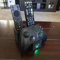 Giá đỡ tay cầm Xbox kèm khe để điều khiển TV, dàn âm thanh và logo đèn nền - Thumbnail 1