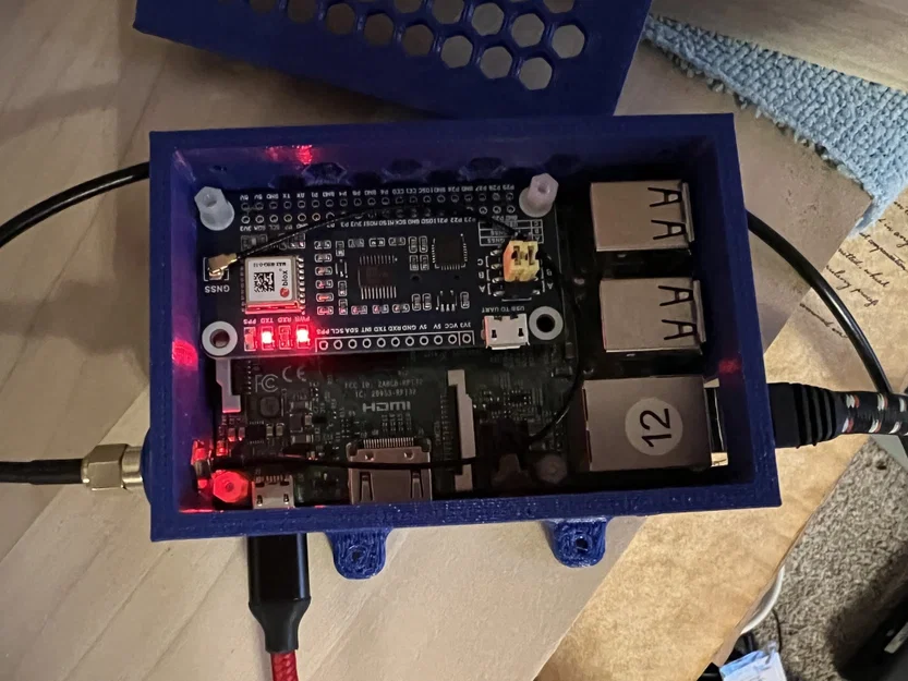 Vỏ Raspberry Pi 3 dành cho máy chủ NTP tích hợp GPS - Image 2