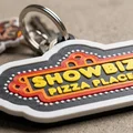 HypeTag — Móc khóa / Mặt dây chuyền ShowBiz Pizza - Thumbnail 2