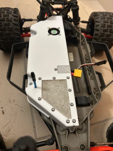 Nắp chắn bụi Traxxas Slash LCG 4WD - Image 1