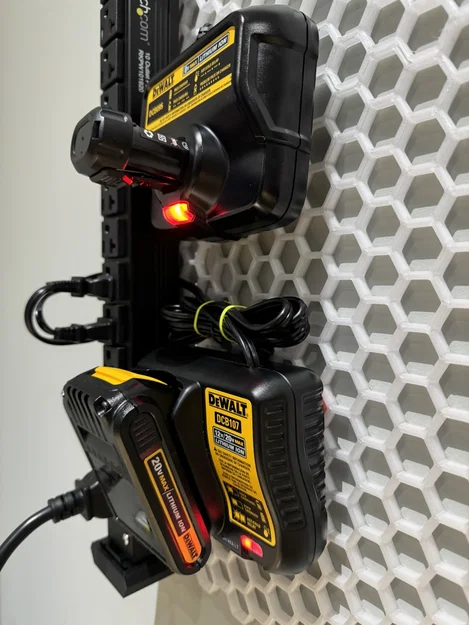 Giá treo sạc pin DeWalt DCB107 cho Honeycomb Storage Wall - Image 1