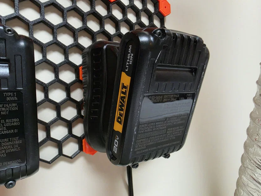 Giá treo sạc DeWalt DCB107 cho Honeycomb Storage Wall - Image 1