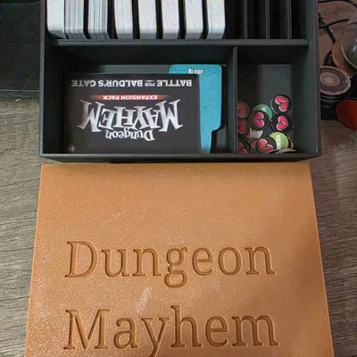 Hộp Đựng Dungeon Mayhem Hoàn Chỉnh với Nắp Khớp Khóa (Cho 12 Bộ Bài)