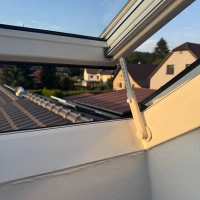 Thanh giữ cửa sổ mái (Roof window holder)