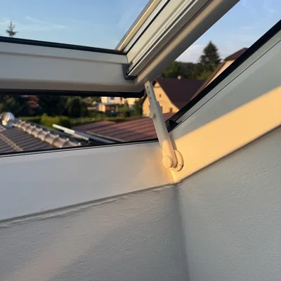 Thanh giữ cửa sổ mái (Roof window holder)
