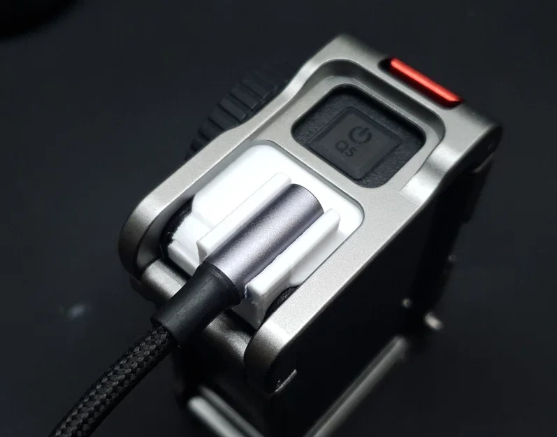 Ngàm cố định dây cáp USB-C cho Osmo Action 4 - Image 1