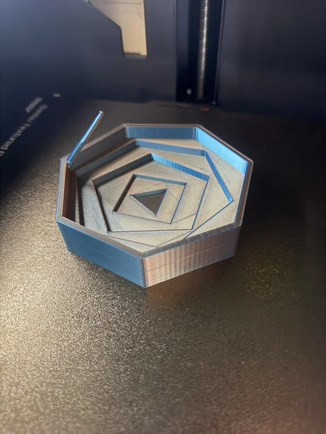 Gạt tàn hình học 3D độc đáo kèm que thông tiện lợi - Image 1
