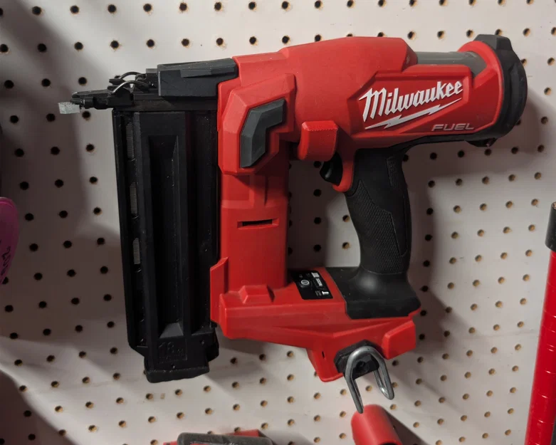 Giá treo súng bắn đinh Milwaukee v2 (Gắn tường/Pegboard) - Image 1