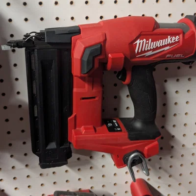Giá treo súng bắn đinh Milwaukee v2 (Gắn tường/Pegboard)