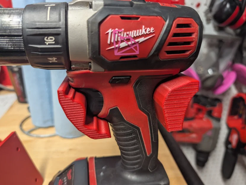 Giá treo máy khoan/vặn vít Milwaukee (Gắn tường hoặc Pegboard) - Image 4