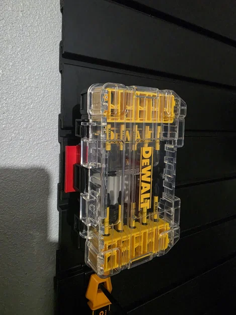 Giá treo hộp Dewalt Toughcase cho tường Slatwall - Image 1