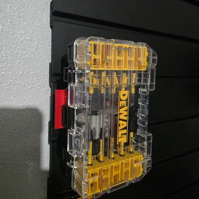 Giá treo hộp Dewalt Toughcase cho tường Slatwall