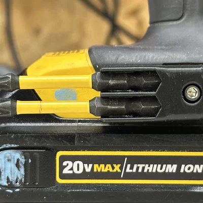Giá đỡ mũi vít DeWalt - Tháo lắp dễ dàng