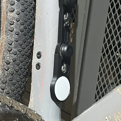 Giá đỡ AirTag X FIDLOCK - Gọn gàng và tinh tế