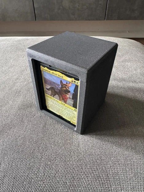 Hộp Đựng Bài Magic the Gathering Commander Có Nam Châm - Bản Remix từ Bmorr - Image 1