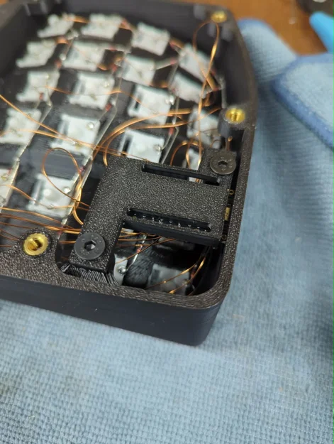 Giá đỡ mạch NRF 52840 cho bàn phím Charybdis / Scylla - Image 1