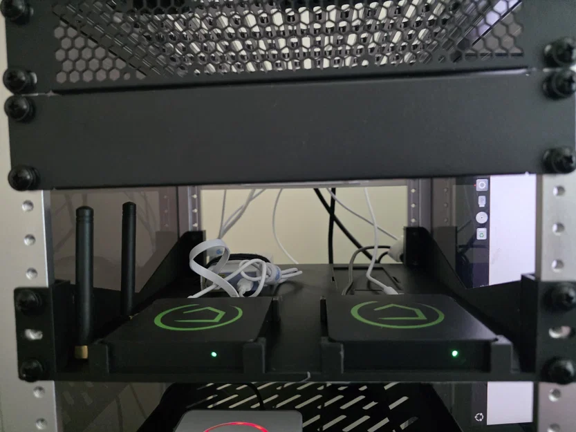 Kệ Mini Rack 10 inch cho Hubitat kèm chỗ để bộ chuyển đổi Procept POE - Image 1