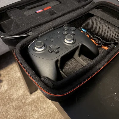 Khay cố định Nintendo Switch 2 Pro Controller trong túi đựng