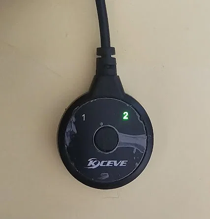 Giá đỡ để bàn cho nút chuyển đổi KVM Kceve USB Type-C - Image 1
