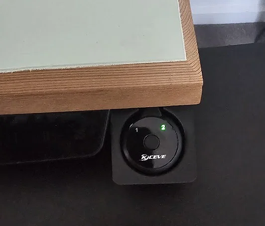 Giá đỡ để bàn cho nút chuyển đổi KVM Kceve USB Type-C - Image 2