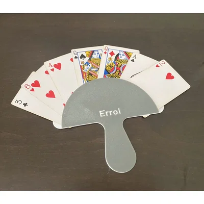 Dụng cụ giữ bài tây (Playing Card Holder)