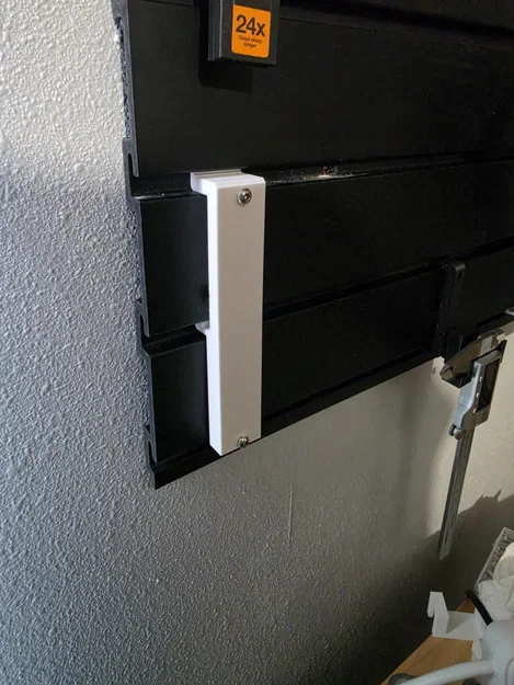 Ngàm 3D treo ổ cắm Hypertough lên tường Slatwall gọn gàng - Image 1