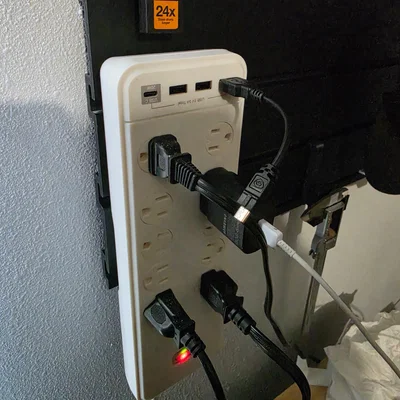 Ngàm 3D treo ổ cắm Hypertough lên tường Slatwall gọn gàng