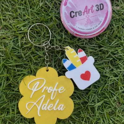 Móc khóa 3D cá nhân hóa tặng thầy cô - Mẫu Profe Adela sáng tạo