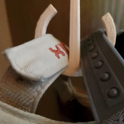 Móc treo nón (Cap hanger) thông minh tiết kiệm không gian tủ