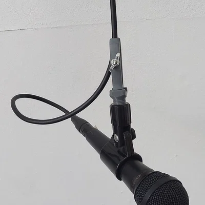 Kẹp treo Micro bằng dây cáp XLR