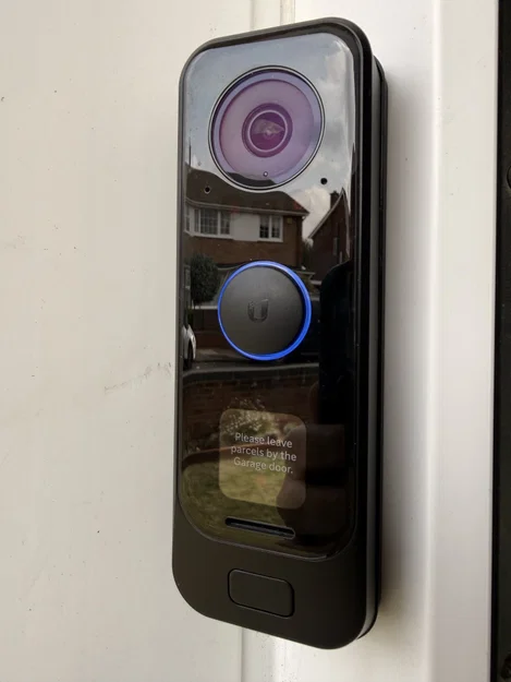 Đế gắn nghiêng 45º cho Ubiquiti Unifi G4 Doorbell Pro (có lỗ bắt vít dọc) - Image 1