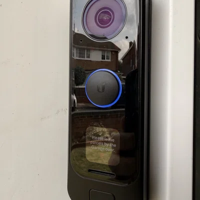 Đế gắn nghiêng 45º cho Ubiquiti Unifi G4 Doorbell Pro (có lỗ bắt vít dọc)