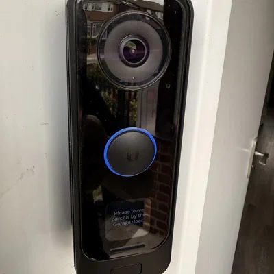 Đế gắn nghiêng 45º cho Ubiquiti Unifi G4 Doorbell Pro (có lỗ bắt vít dọc)