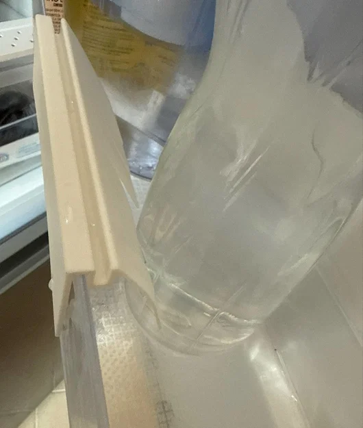 Thanh cố định chai lọ tủ lạnh (Bottle stabilizer) tiện lợi - Image 1