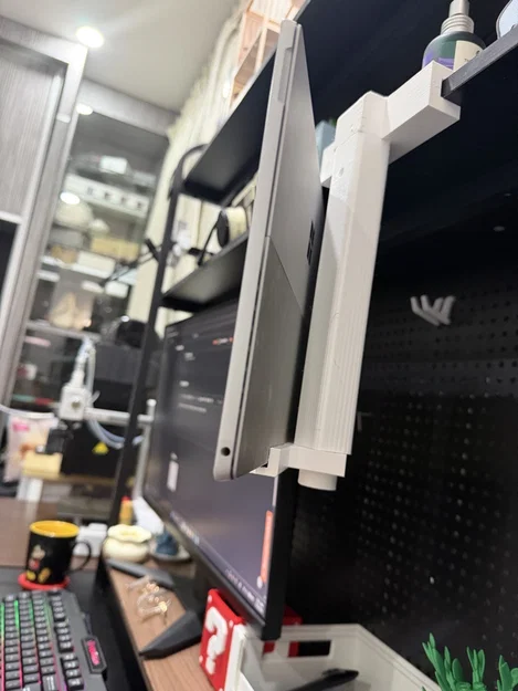 Giá đỡ Microsoft Surface gắn bảng Pegboard & Kệ bàn - M20 có thể điều chỉnh - Image 1