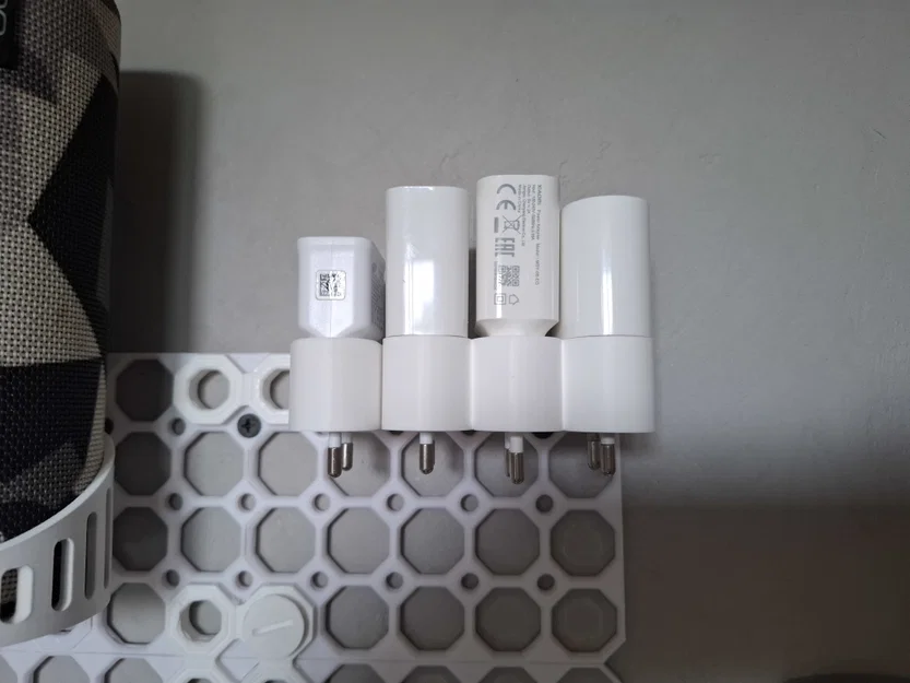 Giá treo củ sạc USB cho hệ thống Multiboard gọn gàng - Image 1
