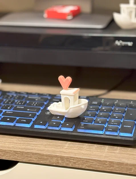 Mô hình in 3D Benchy Heart - Biến tấu đáng yêu cho góc làm việc - Image 1