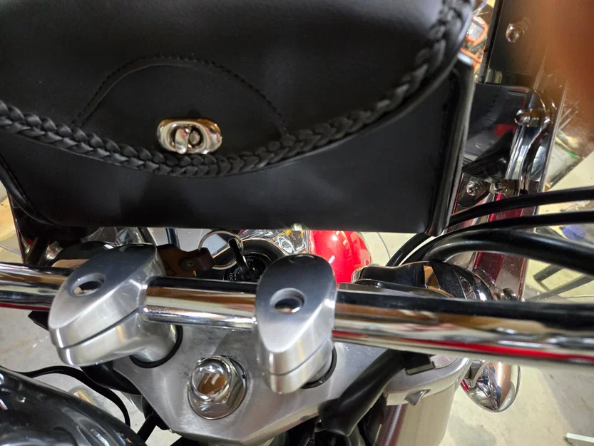 Ngàm gắn túi kính chắn gió cho xe Yamaha V Star (OEM) - Image 2