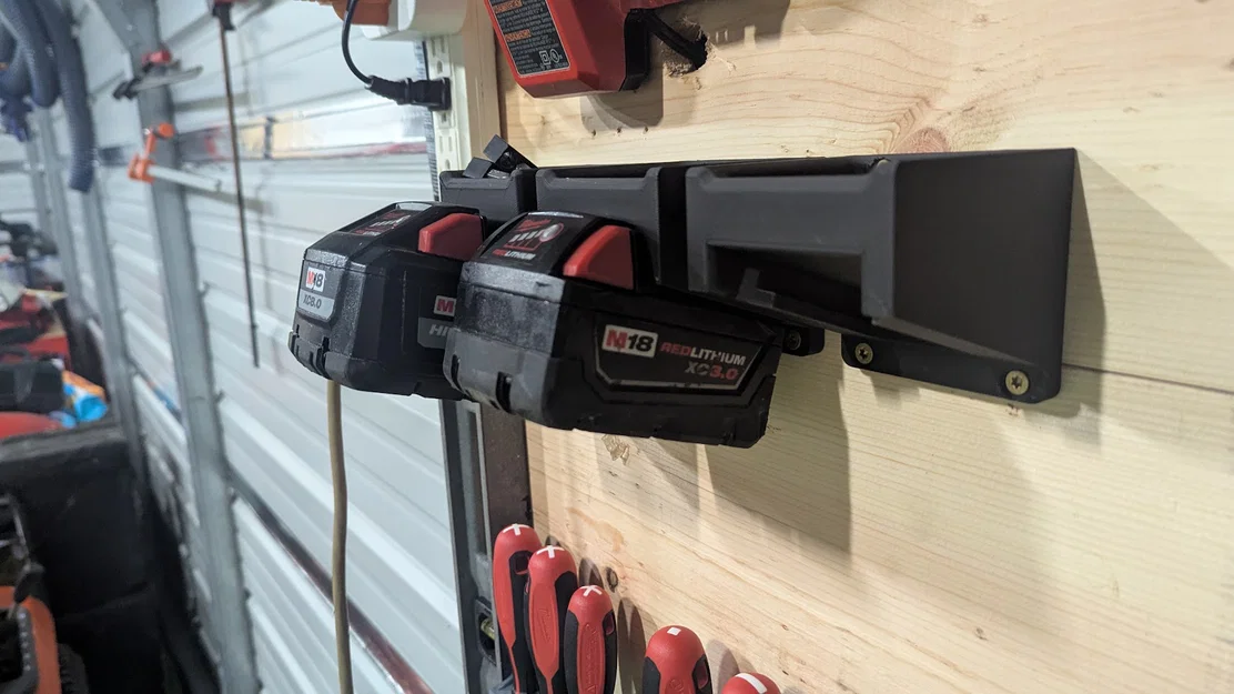 Giá treo pin Milwaukee M18 - Image 1