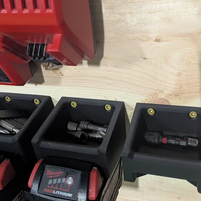 Giá treo pin Milwaukee M18