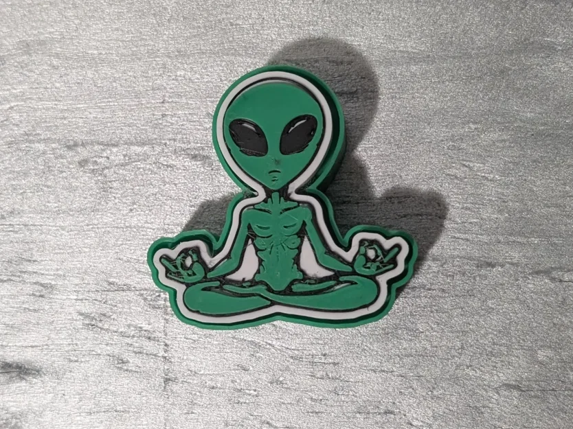 Mô hình Alien ngồi thiền làm Fidget Clicker - Image 1