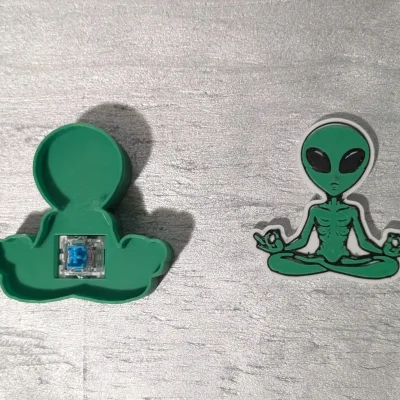 Mô hình Alien ngồi thiền làm Fidget Clicker