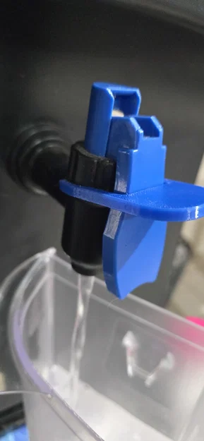 Dụng cụ hỗ trợ lấy nước từ bình nước (Water dispenser holder) - Image 2