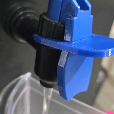 Dụng cụ hỗ trợ lấy nước từ bình nước (Water dispenser holder)